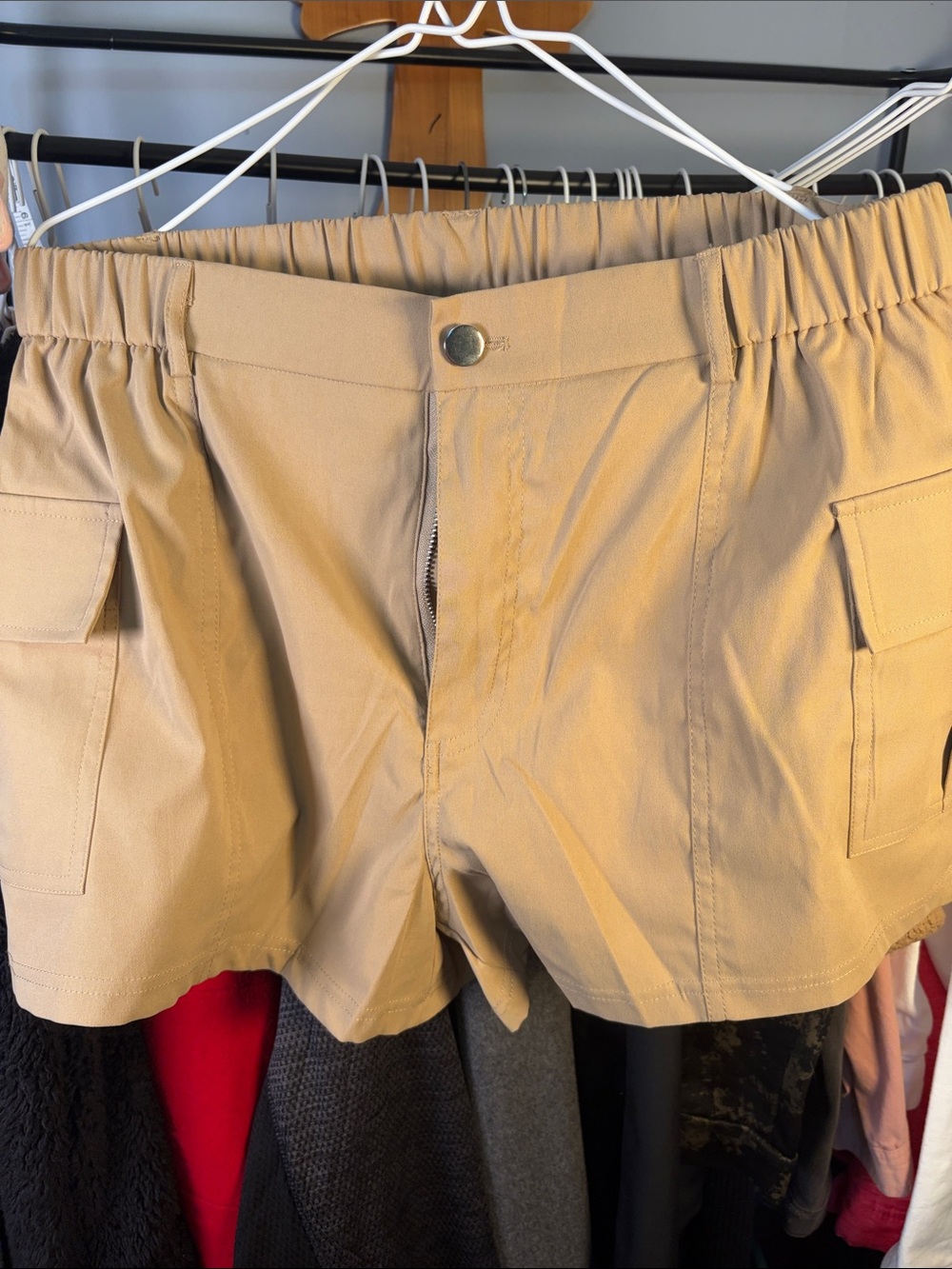 Elastic-Waist Cargo Shorts in Tan